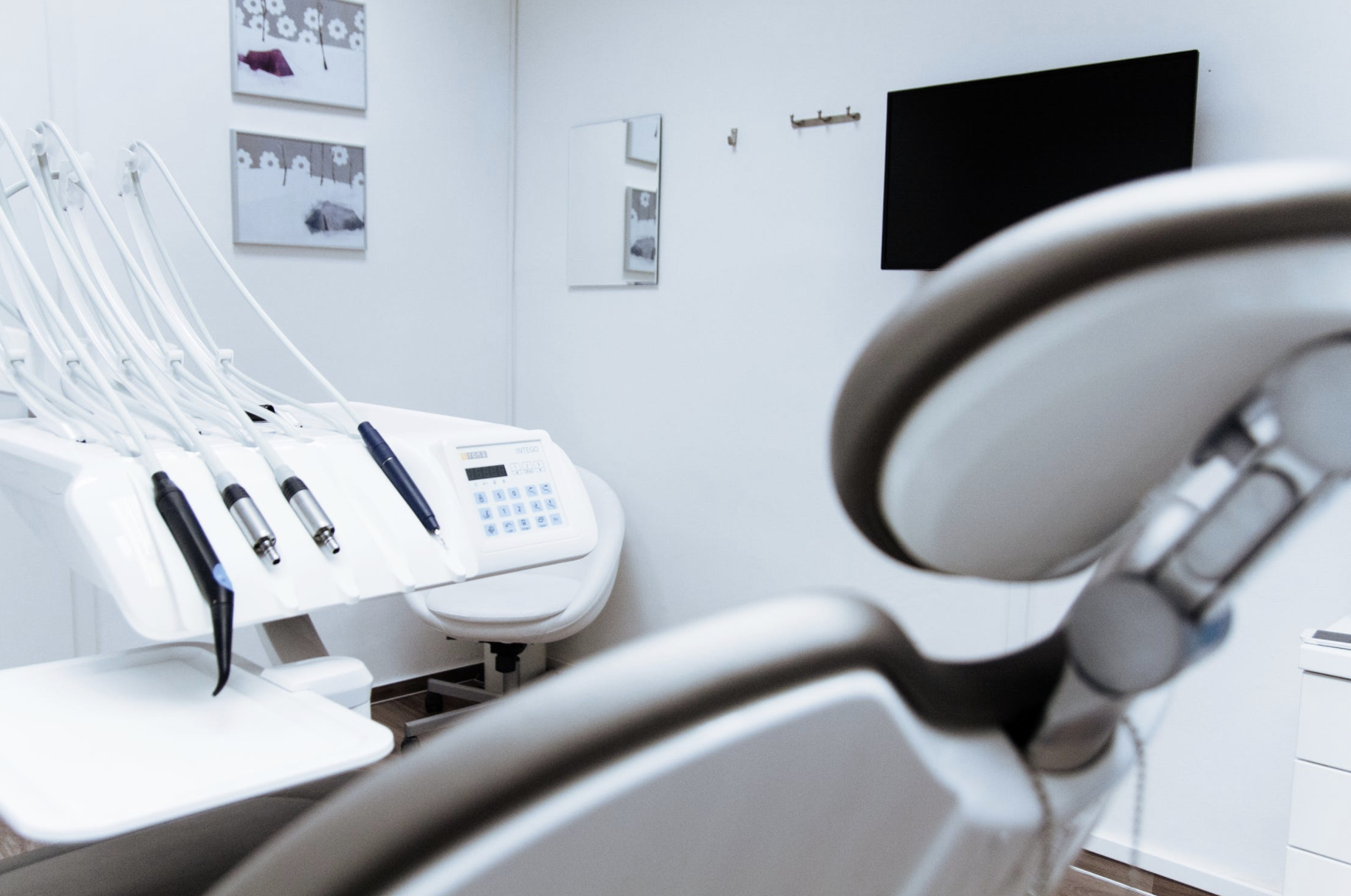 klinisk tandtekniker; pas på dine proteser